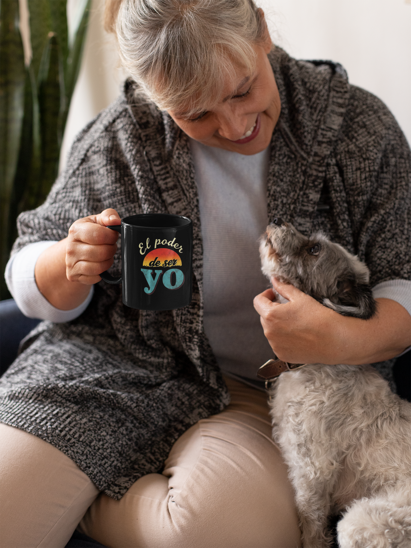 El Poder de Ser Yo Black Mug — Spanish Empowerment Coffee Cup (11oz/15oz)