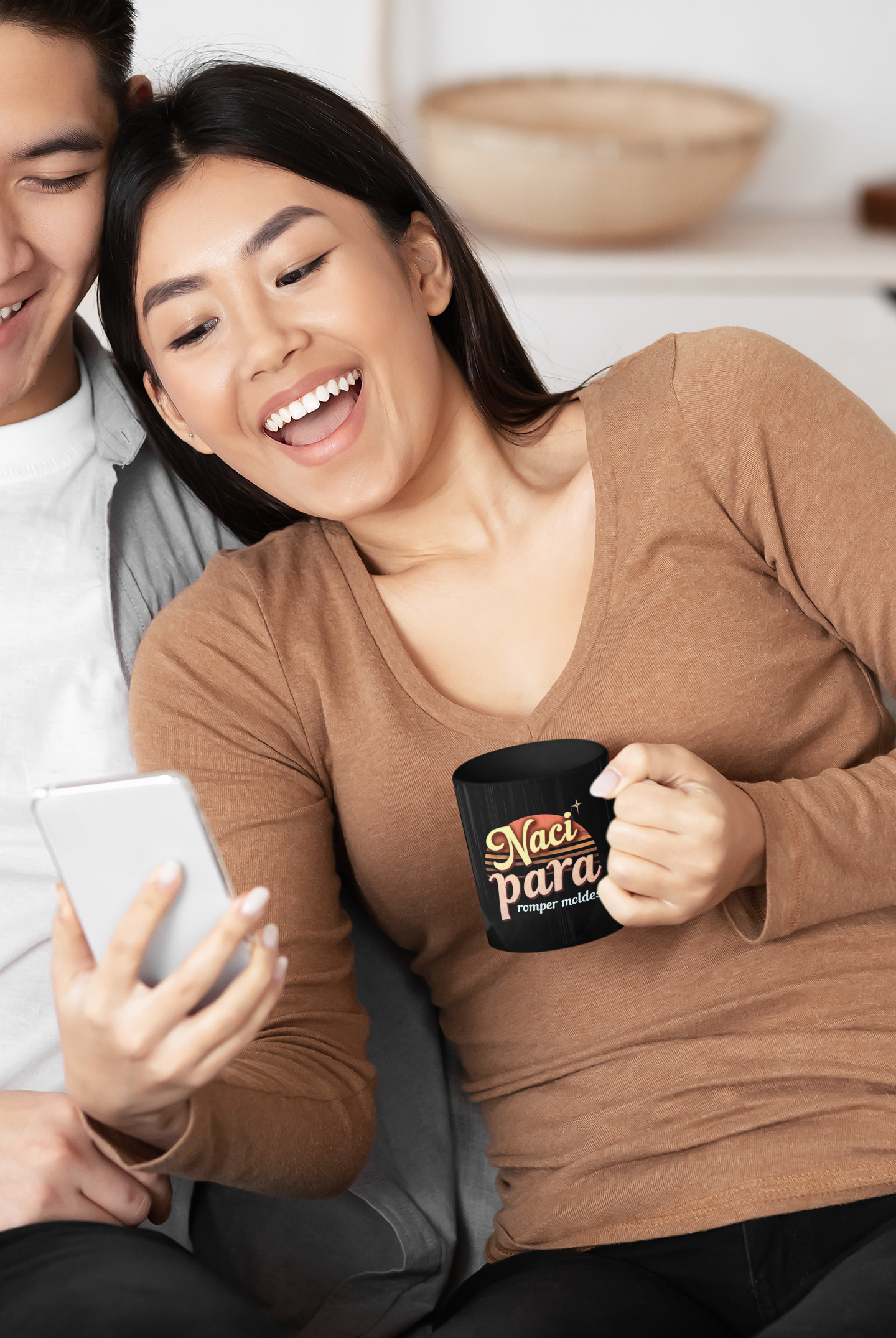 Naci Para Romper Moldes Black Mug — Retro Spanish Inspirational Coffee Cup (11oz/15oz)